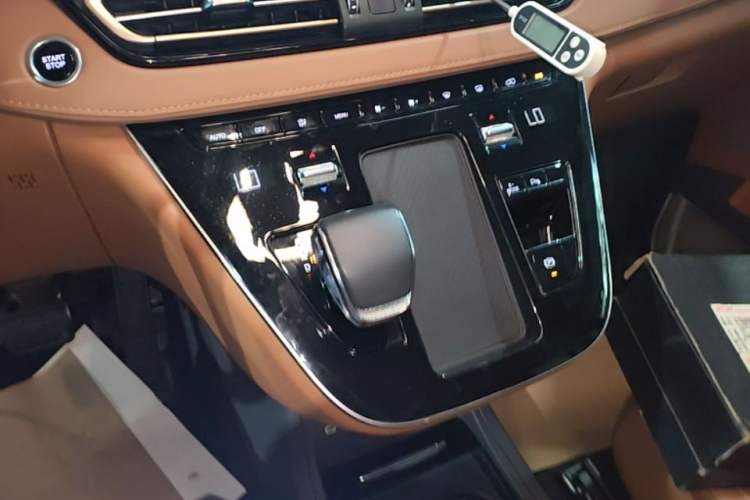 Used Hongqi HQ9 PHEV 2024 2.0T Four-Wheel Drive Business Edition Gear Lever