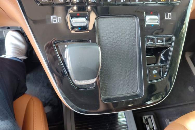 Used Hongqi HQ9 PHEV 2024 2.0T Four-Wheel Drive Business Edition Gear Lever