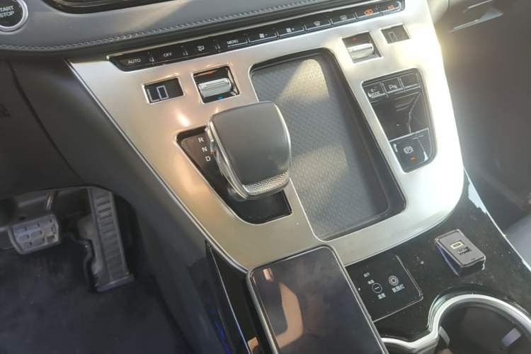 Used Hongqi HQ9 PHEV 2024 2.0T Four-Wheel Drive Business Edition Gear Lever