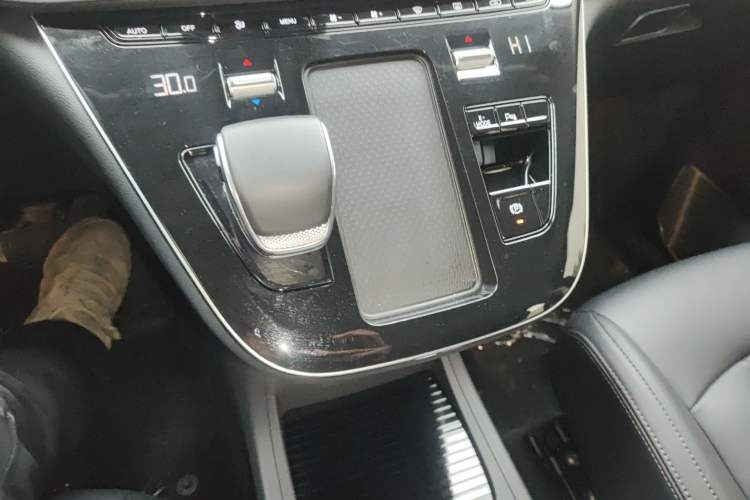 Used Hongqi HQ9 PHEV 2024 2.0T Four-Wheel Drive Business Edition Gear Lever