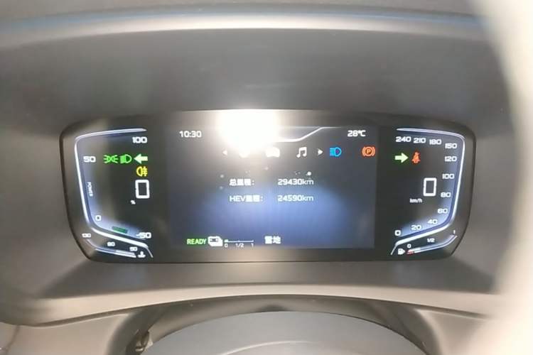 Used Hongqi HQ9 PHEV 2024 2.0T Four-Wheel Drive Business Edition Instrument Cluster