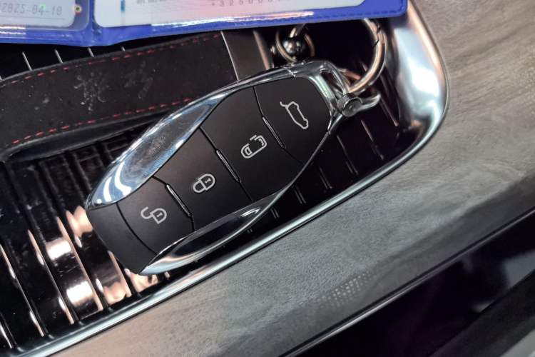 Used Hongqi HQ9 PHEV 2024 2.0T Four-Wheel Drive Business Edition Interior 1