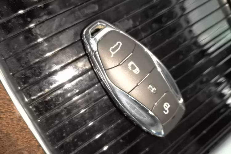 Used Hongqi HQ9 PHEV 2024 2.0T Four-Wheel Drive Luxury Edition Interior 1