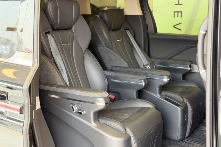 Used Hongqi HQ9 PHEV 2024 2.0T Four-Wheel Drive Business Edition Interior 4