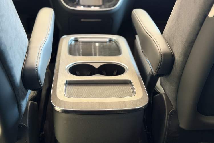 Used Hongqi HQ9 PHEV 2024 2.0T Four-Wheel Drive Business Edition Interior 5