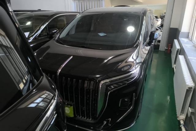 Ojetý Hongqi HQ9 PHEV 2024 2.0T Four-Wheel Drive Business Edition