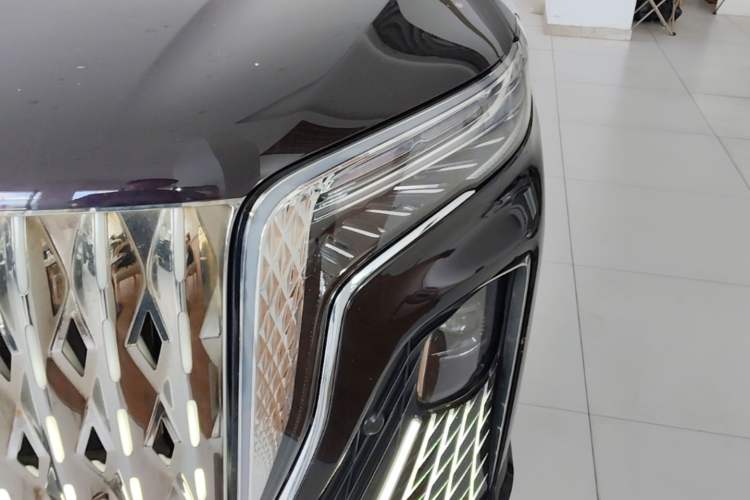 Used Hongqi HQ9 PHEV 2024 2.0T Four-Wheel Drive Luxury Edition Left Front Headlight