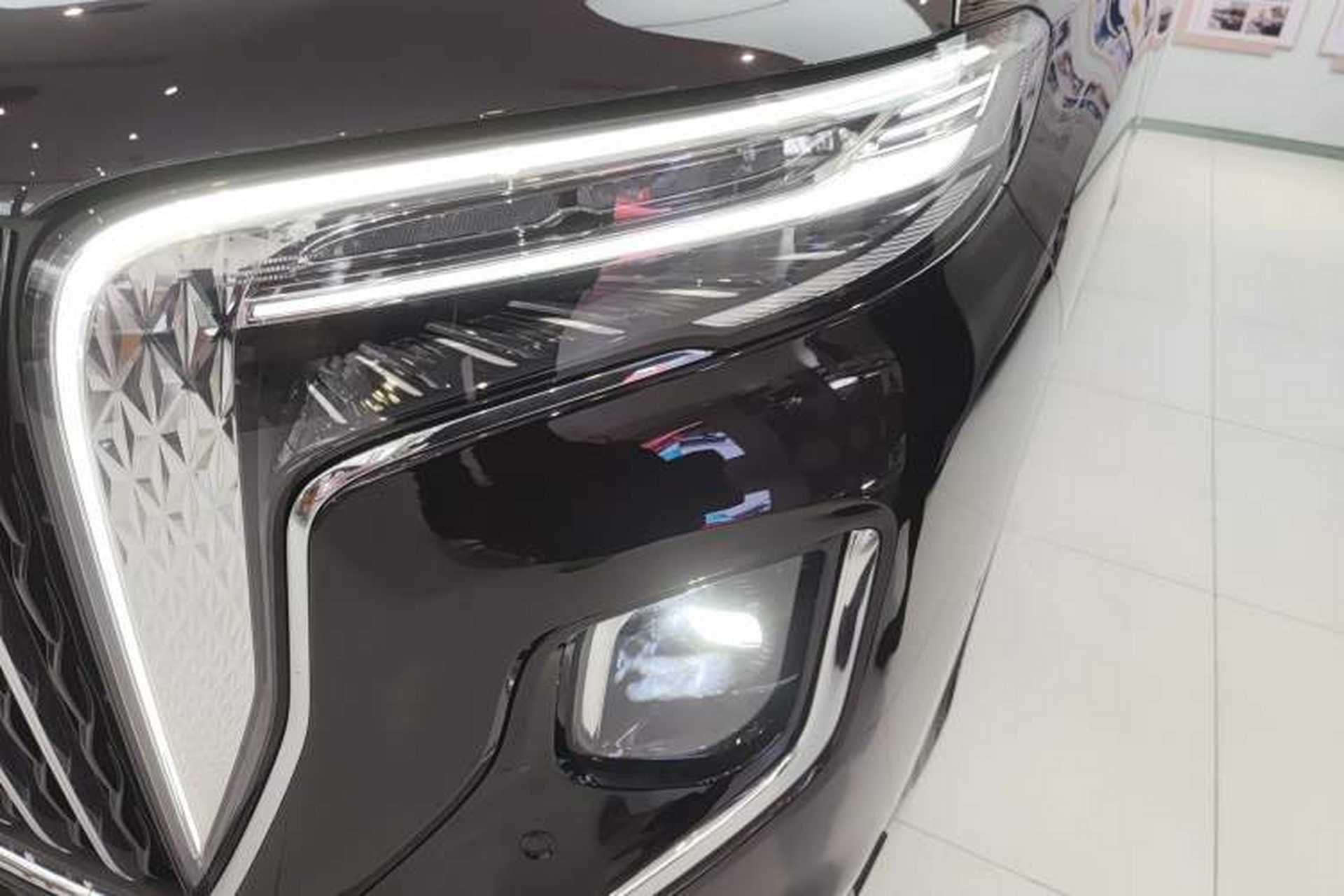 Used Hongqi HQ9 PHEV 2024 2.0T Four-Wheel Drive Luxury Edition Left Front Headlight