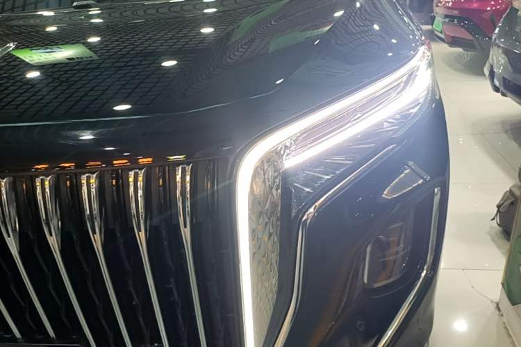 Used Hongqi HQ9 PHEV 2024 2.0T Four-Wheel Drive Luxury Edition Left Front Headlight