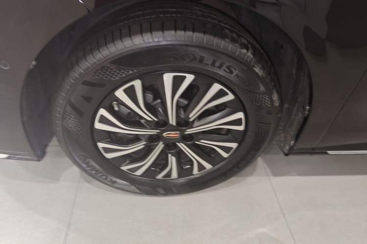 Used Hongqi HQ9 PHEV 2024 2.0T Four-Wheel Drive Luxury Edition Left Front Wheel Hub