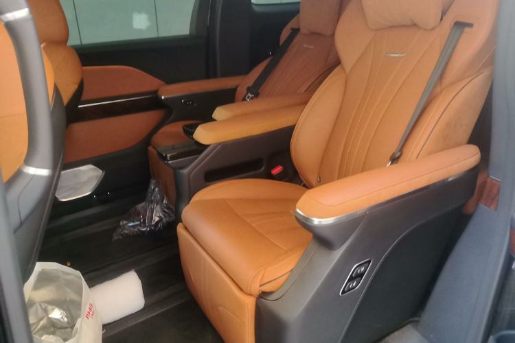 Used Hongqi HQ9 PHEV 2024 2.0T Four-Wheel Drive Luxury Edition Left Rear Seat