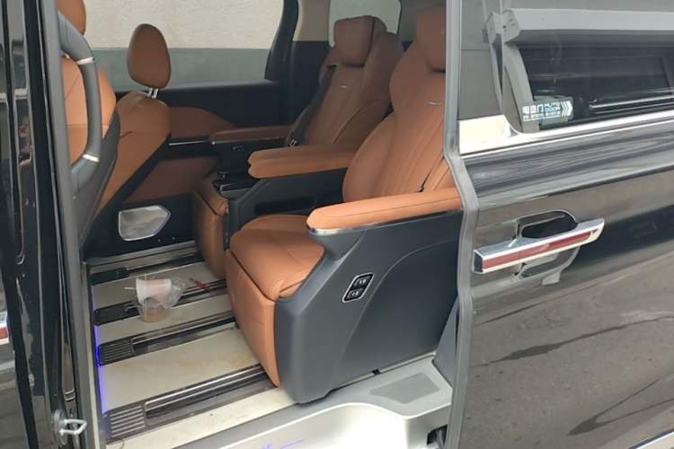Used Hongqi HQ9 PHEV 2024 2.0T Four-Wheel Drive Flagship Edition Left Rear Seat