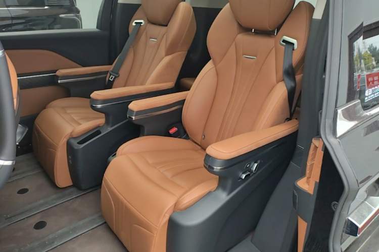 Used Hongqi HQ9 PHEV 2024 2.0T Four-Wheel Drive Business Edition Left Rear Seat