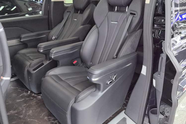 Used Hongqi HQ9 PHEV 2024 2.0T Four-Wheel Drive Business Edition Left Rear Seat