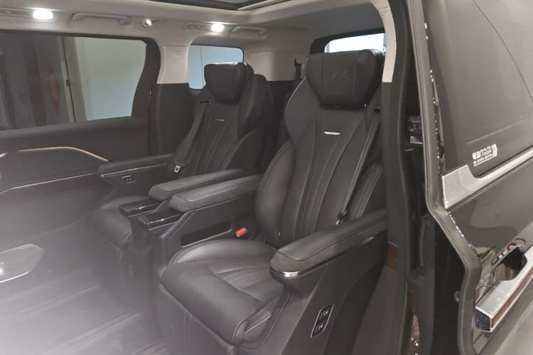 Used Hongqi HQ9 PHEV 2024 2.0T Four-Wheel Drive Luxury Edition Left Rear Seat