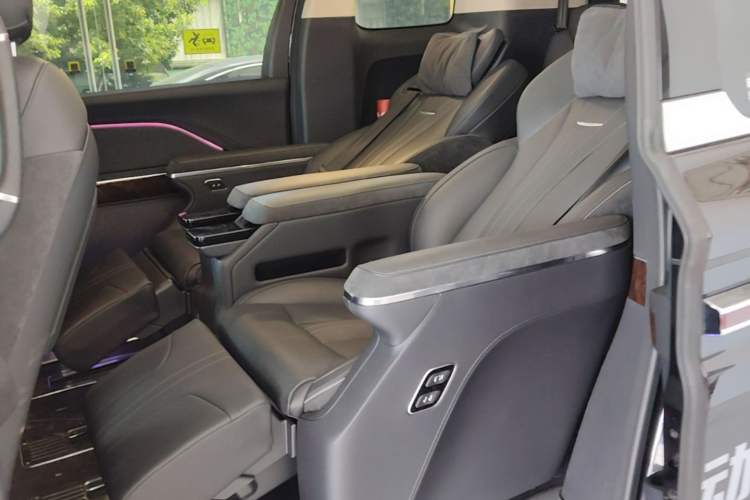 Used Hongqi HQ9 PHEV 2024 2.0T Four-Wheel Drive Luxury Edition Left Rear Seat