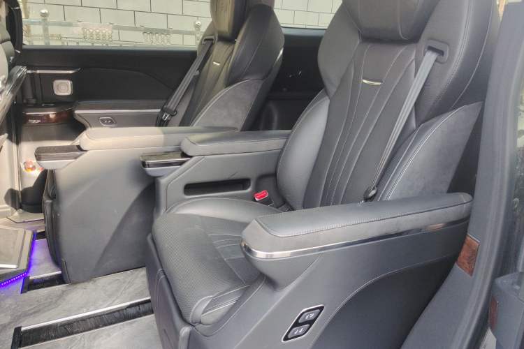 Used Hongqi HQ9 PHEV 2024 2.0T Four-Wheel Drive Luxury Edition Left Rear Seat