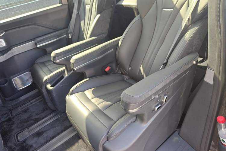 Used Hongqi HQ9 PHEV 2024 2.0T Four-Wheel Drive Business Edition Left Rear Seat