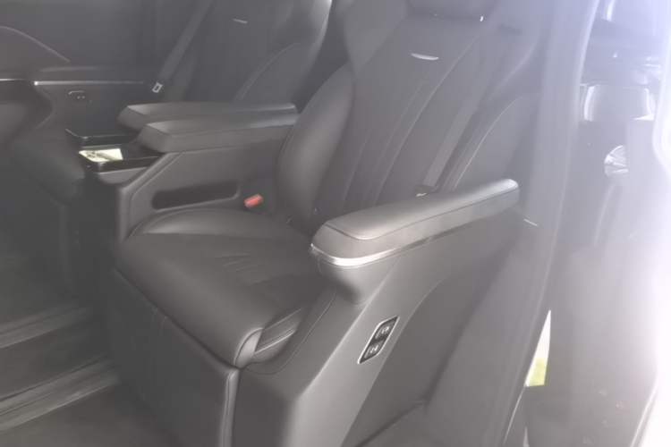 Used Hongqi HQ9 PHEV 2024 2.0T Four-Wheel Drive Luxury Edition Left Rear Seat