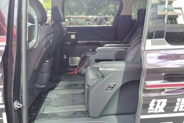 Used Hongqi HQ9 PHEV 2024 2.0T Four-Wheel Drive Luxury Edition Left Rear Seat