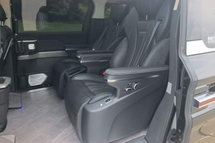 Used Hongqi HQ9 PHEV 2024 2.0T Four-Wheel Drive Business Edition Left Rear Seat