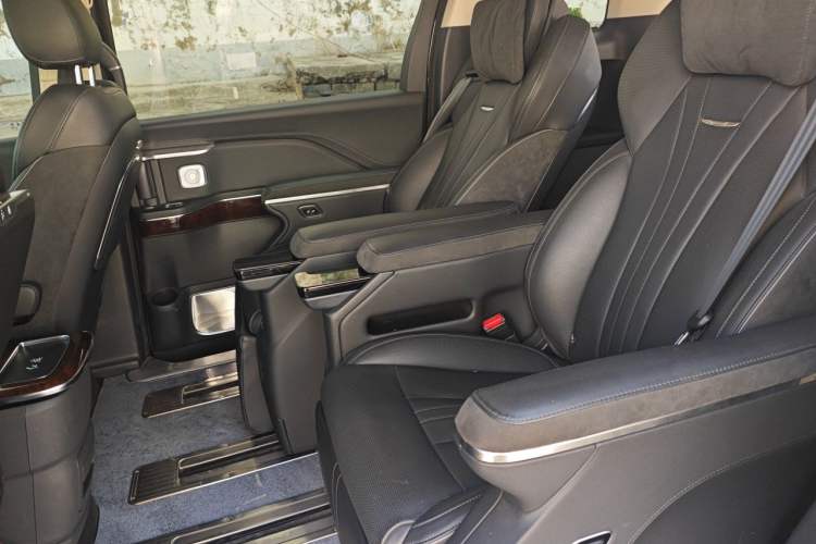Used Hongqi HQ9 PHEV 2024 2.0T Four-Wheel Drive Luxury Edition Left Rear Seat