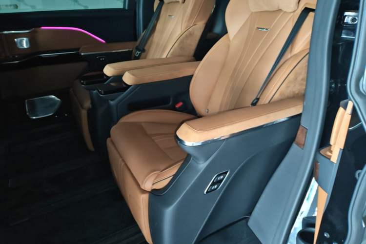 Used Hongqi HQ9 PHEV 2024 2.0T Four-Wheel Drive Luxury Edition Left Rear Seat