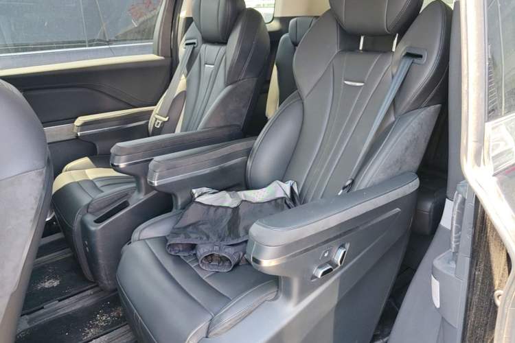 Used Hongqi HQ9 PHEV 2024 2.0T Four-Wheel Drive Business Edition Left Rear Seat