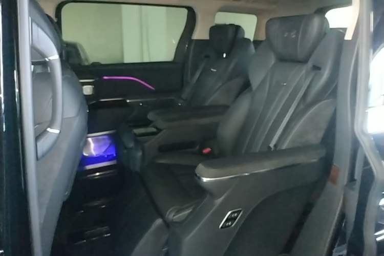 Used Hongqi HQ9 PHEV 2024 2.0T Four-Wheel Drive Luxury Edition Left Rear Seat
