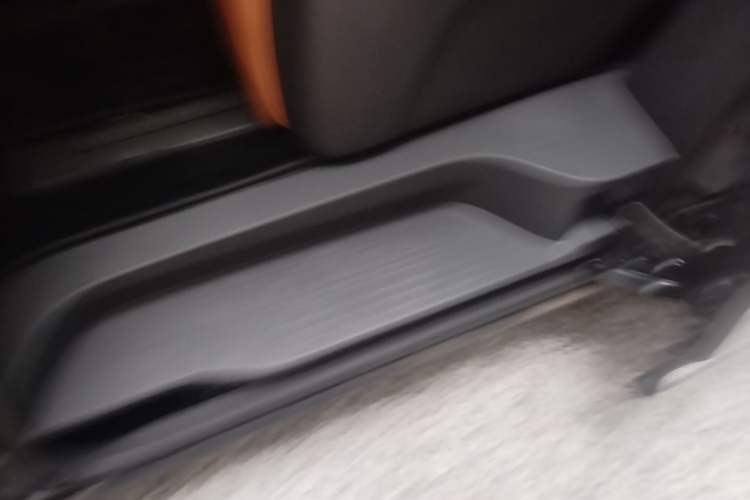 Used Hongqi HQ9 PHEV 2024 2.0T Four-Wheel Drive Business Edition Left Side Sill