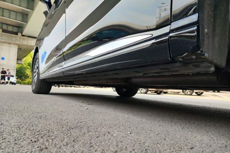 Used Hongqi HQ9 PHEV 2024 2.0T Four-Wheel Drive Luxury Edition Left Side Sill