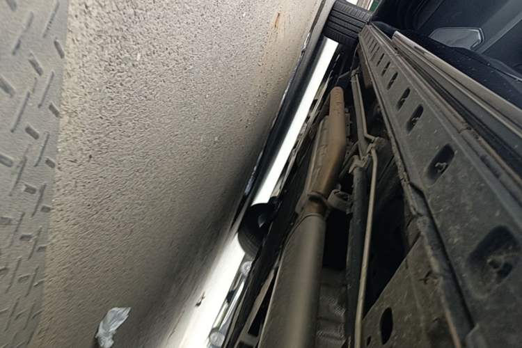 Used Hongqi HQ9 PHEV 2024 2.0T Four-Wheel Drive Luxury Edition Left Side Sill