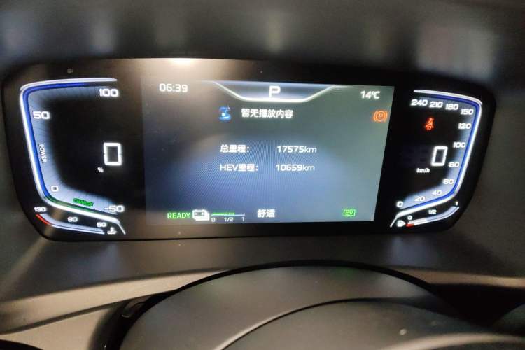 Used Hongqi HQ9 PHEV 2024 2.0T Four-Wheel Drive Business Edition Odometer Close Up