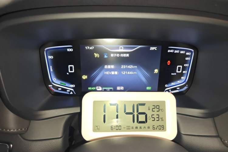 Used Hongqi HQ9 PHEV 2024 2.0T Four-Wheel Drive Business Edition Odometer Close Up