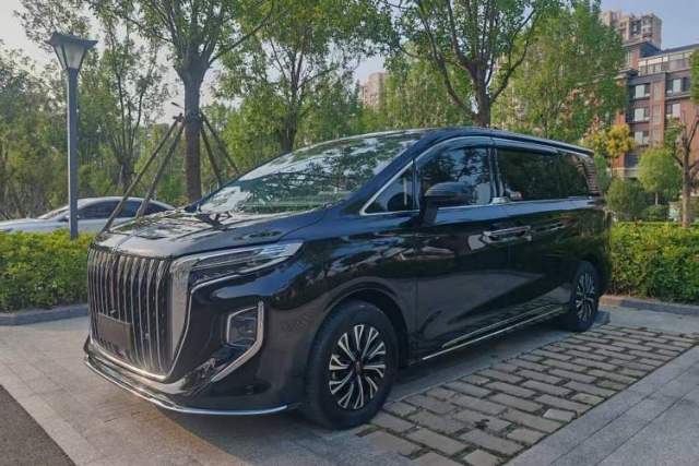 Ojetý Hongqi HQ9 PHEV 2024 2.0T Four-Wheel Drive Business Edition