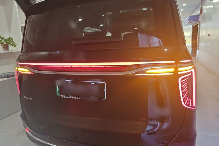 Used Hongqi HQ9 PHEV 2024 2.0T Four-Wheel Drive Luxury Edition Rear