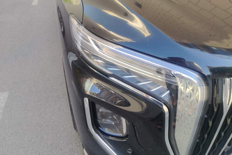 Used Hongqi HQ9 PHEV 2024 2.0T Four-Wheel Drive Luxury Edition Right Front Headlight