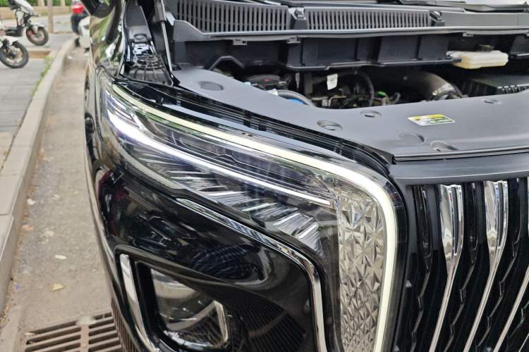 Used Hongqi HQ9 PHEV 2024 2.0T Four-Wheel Drive Business Edition Right Front Headlight