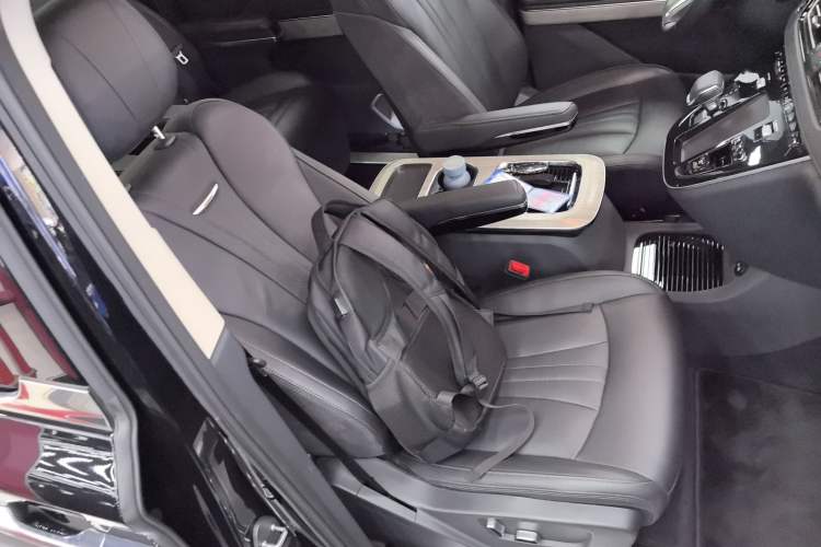 Used Hongqi HQ9 PHEV 2024 2.0T Four-Wheel Drive Business Edition Right Front Seat