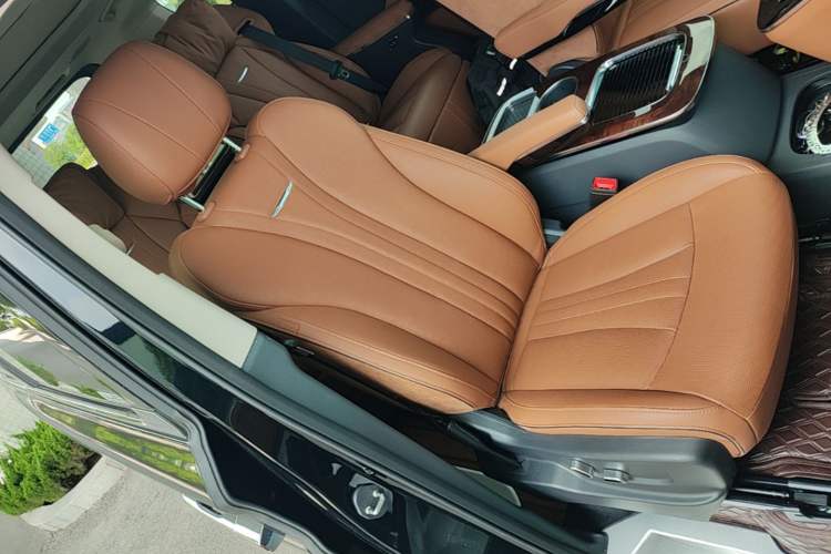 Used Hongqi HQ9 PHEV 2024 2.0T Four-Wheel Drive Luxury Edition Right Front Seat