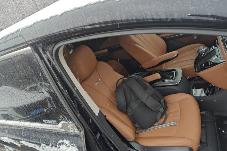 Used Hongqi HQ9 PHEV 2024 2.0T Four-Wheel Drive Business Edition Right Front Seat