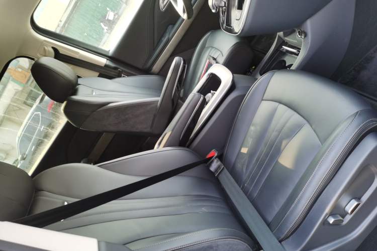 Used Hongqi HQ9 PHEV 2024 2.0T Four-Wheel Drive Business Edition Right Front Seat