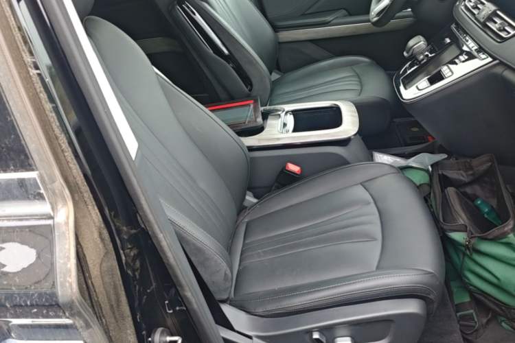 Used Hongqi HQ9 PHEV 2024 2.0T Four-Wheel Drive Business Edition Right Front Seat