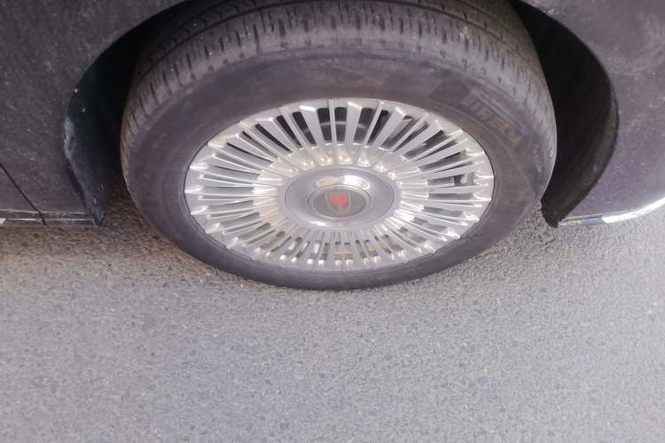 Used Hongqi HQ9 PHEV 2024 2.0T Four-Wheel Drive Luxury Edition Right Front Wheel Hub