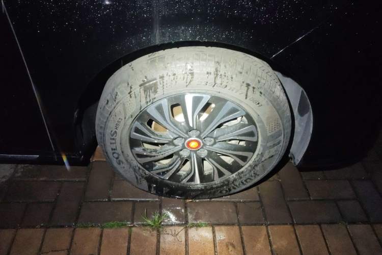 Used Hongqi HQ9 PHEV 2024 2.0T Four-Wheel Drive Business Edition Right Front Wheel Hub