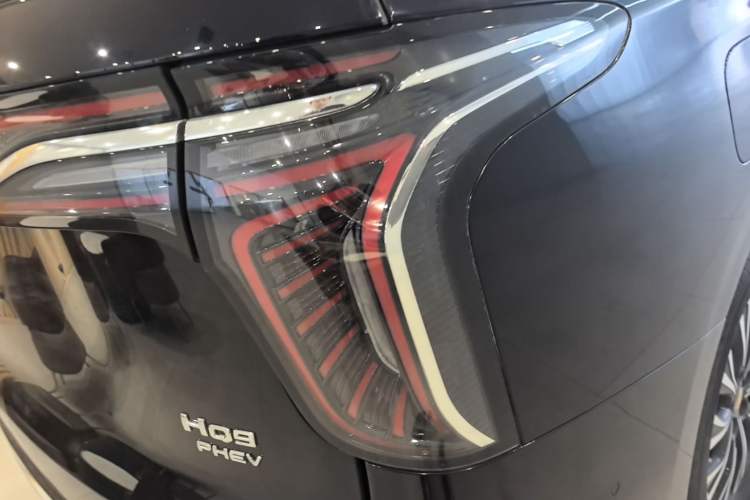 Used Hongqi HQ9 PHEV 2024 2.0T Four-Wheel Drive Flagship Edition Right Rear Taillight