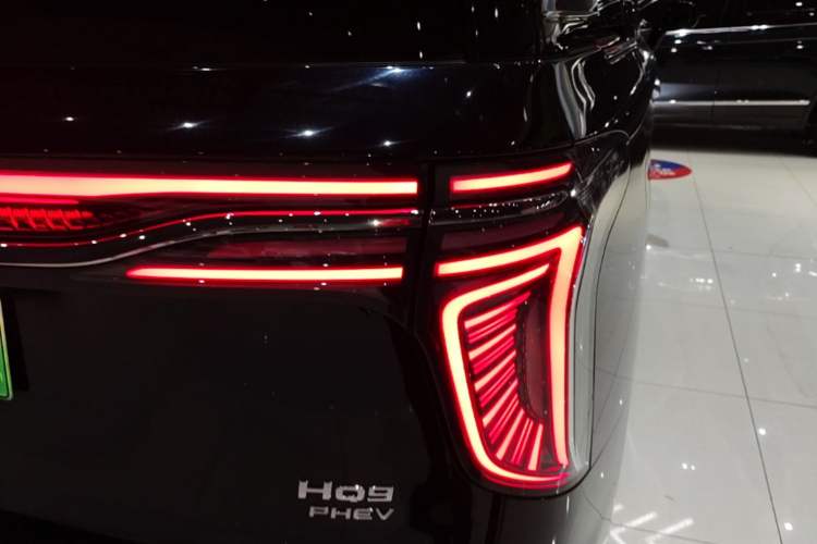 Used Hongqi HQ9 PHEV 2024 2.0T Four-Wheel Drive Business Edition Right Rear Taillight