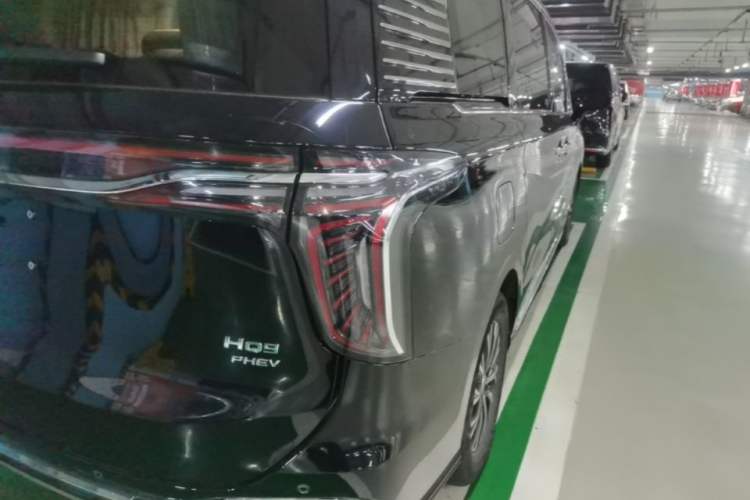Used Hongqi HQ9 PHEV 2024 2.0T Four-Wheel Drive Business Edition Right Rear Taillight