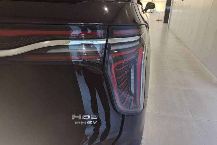 Used Hongqi HQ9 PHEV 2024 2.0T Four-Wheel Drive Luxury Edition Right Rear Taillight