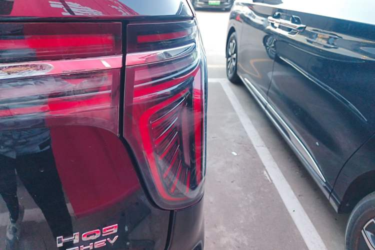 Used Hongqi HQ9 PHEV 2024 2.0T Four-Wheel Drive Business Edition Right Rear Taillight